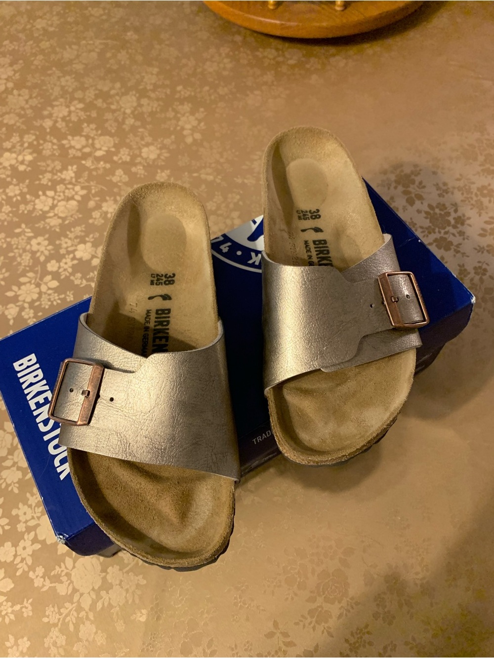 Birkenstock Catalina: Metallic Gold Single Strap Slide Sandals Size 38/US 7